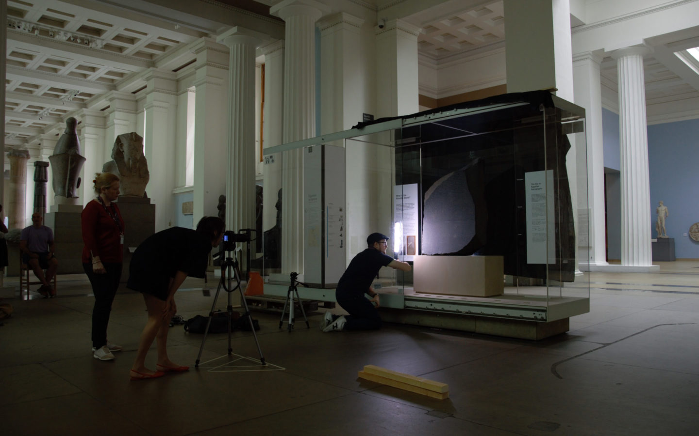 Angelos Barmpoutis working with immersive technology in a collaborative research setting